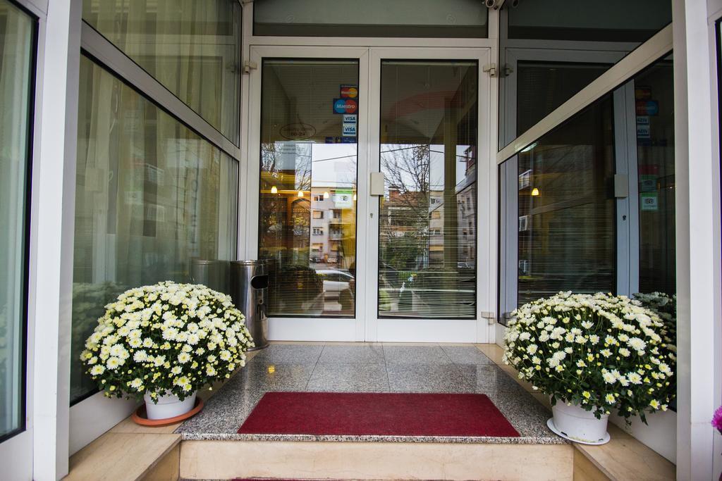Hotel Residence Inn Skopje Buitenkant foto