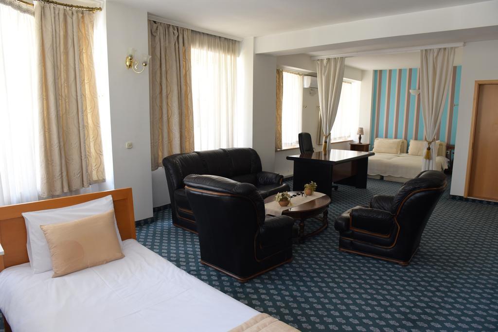Hotel Residence Inn Skopje Buitenkant foto
