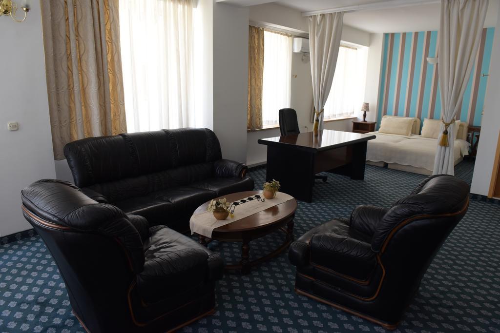Hotel Residence Inn Skopje Buitenkant foto