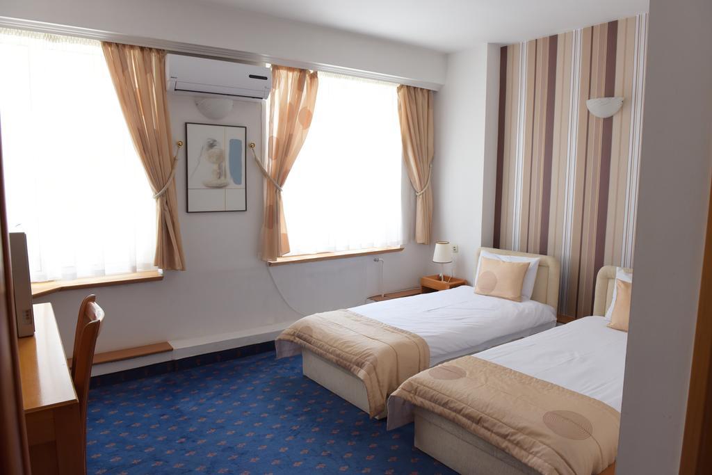 Hotel Residence Inn Skopje Buitenkant foto