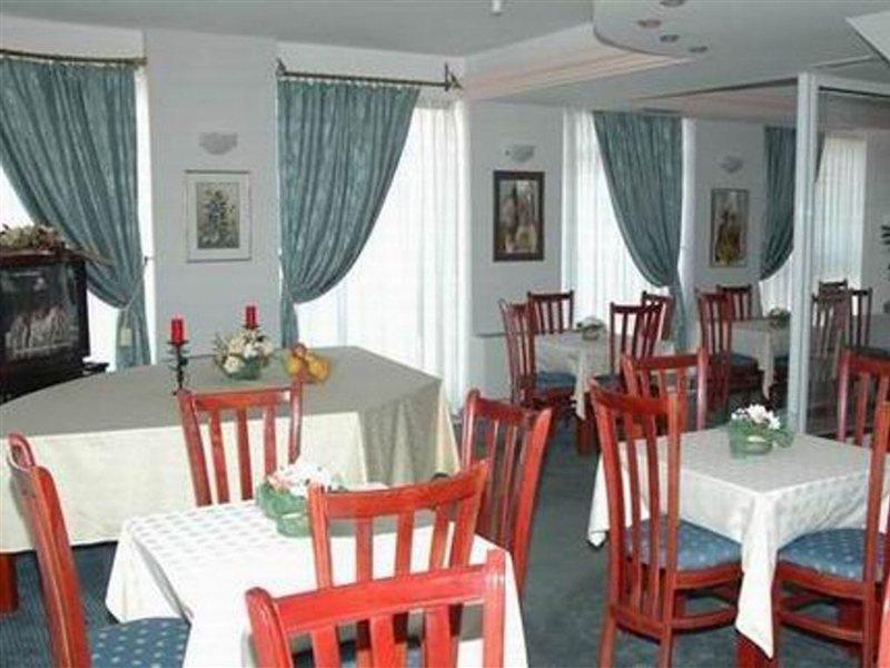 Hotel Residence Inn Skopje Buitenkant foto